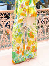 Pantalones anchos con bolsillos y estampado floral